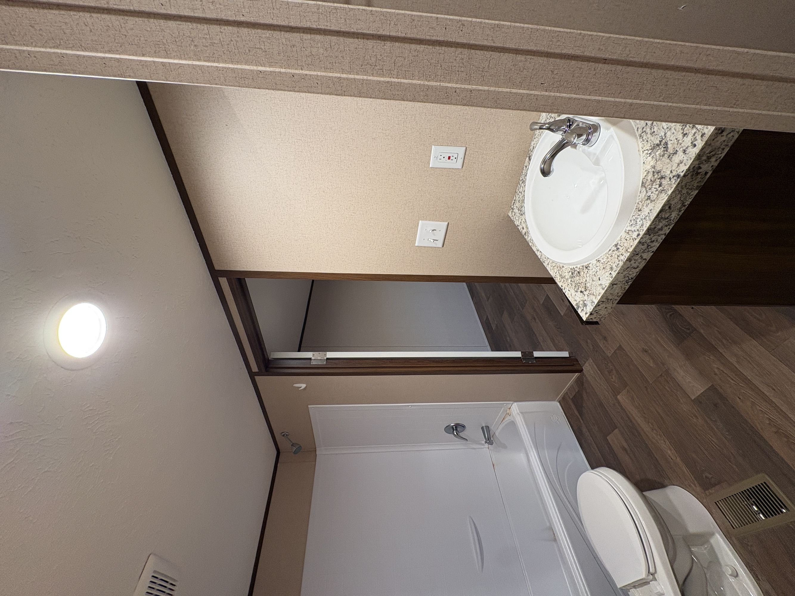 6 LEISURE MANOR TRAI