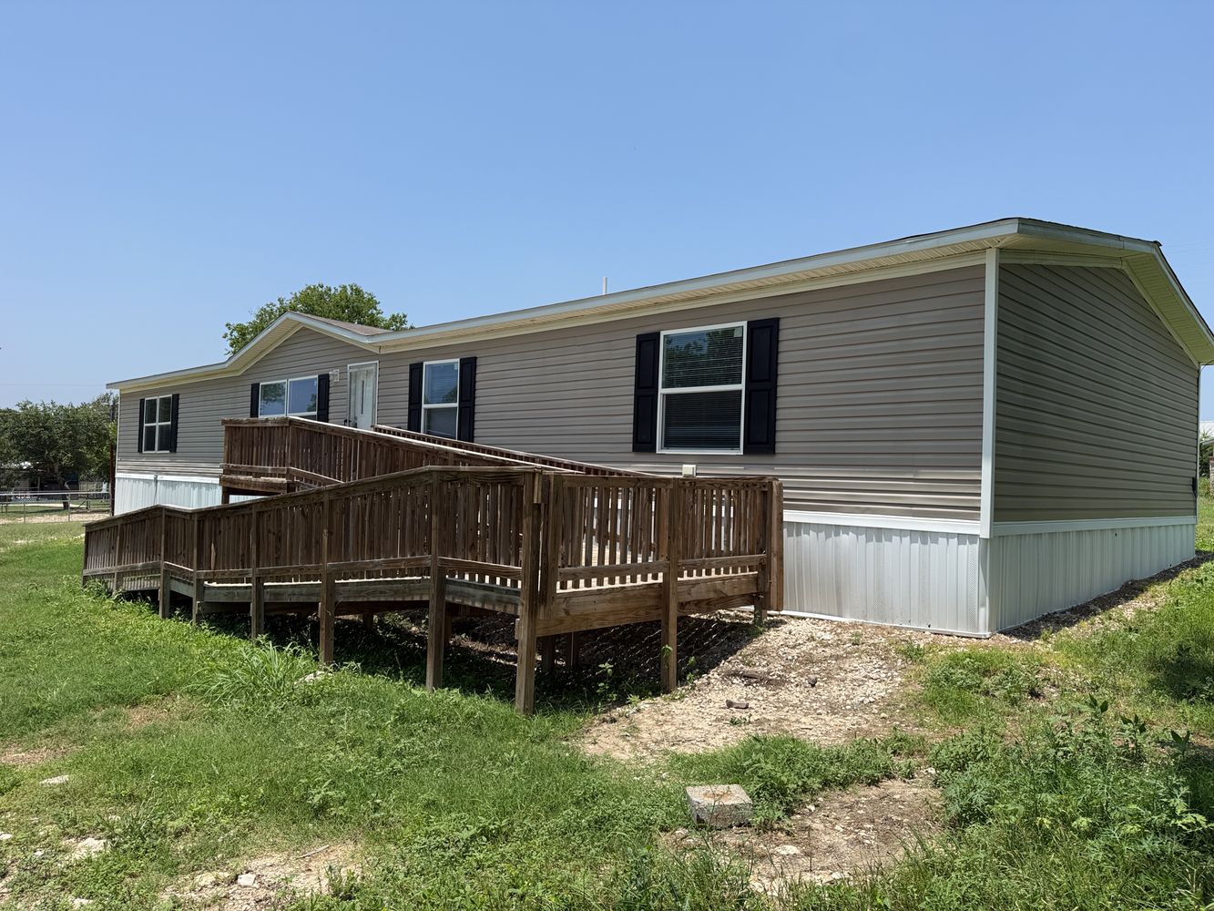 729 SADDLE DR